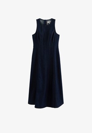 Bezrekawnikowa ciemnoniebieska sukienka midi z denimu, z dopasowanym górnym stanem, rozkloszowanym dołem oraz widocznymi pionowymi przeszyciami.