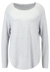 Jasnoszara bluzka z długim rękawem, wykonana z miękkiego materiału, z okrągłym dekoltem i zaokrąglonym dołem, o luźnym kroju i prążkowanej teksturze rękawów.