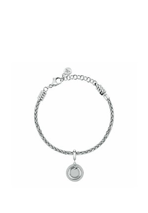 Braccialetto a catena in argento con pendente circolare che raffigura un serpente avvolto all’interno di un anello, chiusura a moschettone e maglie regolabili.