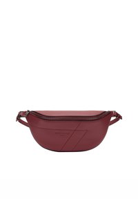 Borsa a vita rossa in pelle con design curvo, chiusura con zip e cuciture diagonali sottili. Tracolla regolabile per un utilizzo versatile.