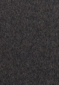 Dunkelgrau gefilzter Stoff mit einer weichen Textur, der eine gleichmäßige, glatte Oberfläche und subtile Farbvariationen aufweist.