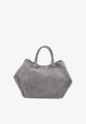 Szara zamszowa torba na ramię z podwójnymi górnymi uchwytami i szerokim, trapezoidalnym kształtem, oparta na białym tle.