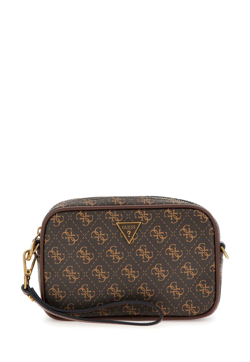 Hnedá crossbody taška so vzorom a zlatým kováním, s logom a zipsovým uzatváraním. Materiál má textúrovaný povrch.