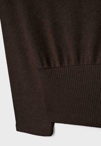 Brauner Sweatshirtstoff mit glatter Textur und geripptem Bündchen. Verfügt über eine leicht entspannte Passform und minimale Details, die den Fokus auf Komfort legen.
