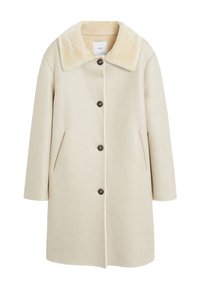 Cremefarvet faux fur frakke med tekstureret finish, fremhævet af en klapkrave, forreste knapper og sidelommer. Sofistikeret og varm design.