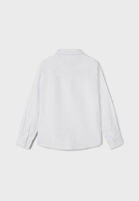Camicia bianca a maniche lunghe con colletto classico, polsini con bottoni e schiena dritta. Tessuto liscio con una finitura netta.