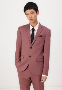 Isaac Dewhirst NOTCH SUIT SLIM - Κοστούμι - dark rose