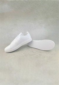 adidas Originals ADVANTAGE BASE - Tenisice - blanc
