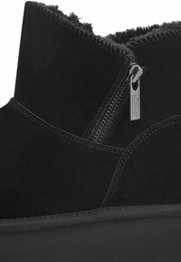 s.Oliver Botines bajos - black