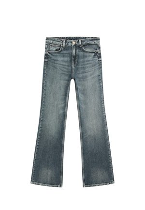 Granatowe dzwony z denimu z pięcioma kieszeniami, lekko sprane i zapinane na zamek. Gładka faktura i prosty krój nogawek.