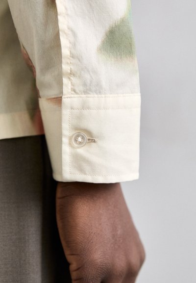 NN.07 FREDDY - Ing - sand