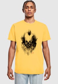 ABSOLUTE CULT - IT - CHAPTER TWO - Print T-shirt - taxi yellow Thumbnail Image 1