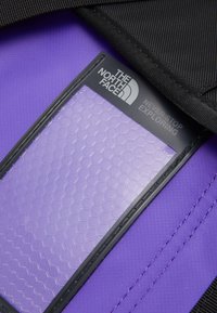 The North Face BASE CAMP DUFFEL - M - Holdall - peak purple-tnf black