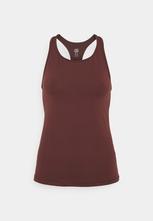 Brązowy sportowy top bez rękawów z wycięciem typu racerback, przedstawiony na jednolitym białym tle.