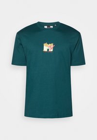 Tyrkysové bavlněné tričko s centrálním grafikou s designem "MTV" a hranolkami. Krátké rukávy, kulatý výstřih, běžný střih.