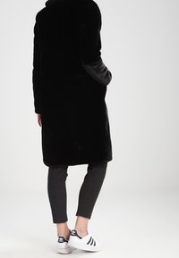 Vero Moda Abrigo de invierno - black