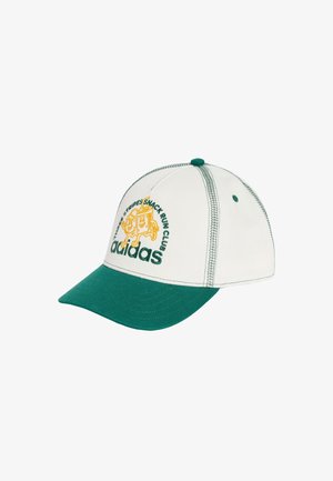 Cappellino da baseball bianco e verde con cuciture verdi, logo Adidas e personaggi dei cartoni animati gialli di snack con la scritta "Snack Run Club" davanti.
