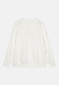 Sudadera blanca con una textura suave, corte relajado, hombros caídos y mangas largas. Puños y dobladillo de canalé con un diseño sencillo.