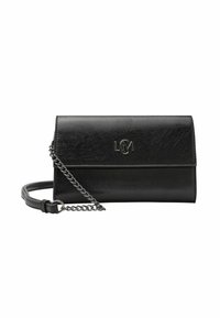 Borsetta a pochette in pelle nera con tracolla staccabile, caratterizzata da una superficie liscia e un logo embossato "LCM" sul davanti.