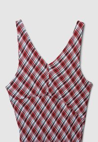 Rot-weiße karierte ärmellose Kleid mit V-Ausschnitt, strukturiertem Stoff und tailliertem Oberteil mit horizontalen Nahtdetails.