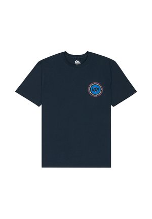 Marineblaues Baumwoll-T-Shirt mit kurzen Ärmeln. Auf der linken Brust befindet sich ein rundes Logo in Rot, Blau und Weiß. Rückseite unifarben.