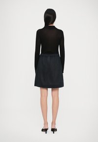 MM SCOGLIO - Trapecinis sijonas - black