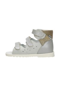Sandalo in pelle e suede grigia con tre cinturini in velcro, design open toe, parte superiore testurizzata e suola in gomma bianca.
