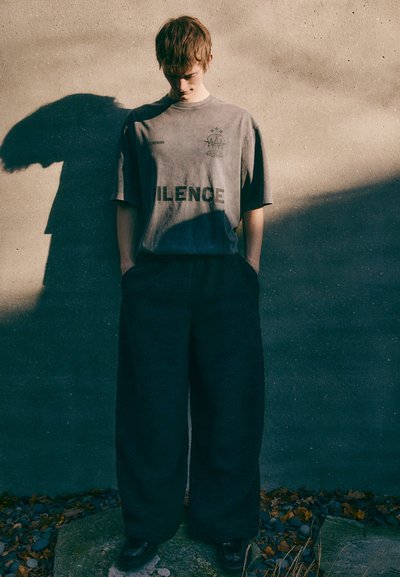 Han Kjøbenhavn PRINTED UNISEX - T-shirts med print - grey