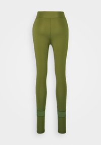Leggings verde oliva con vita alta, design aderente e texture a costine. Presentano accenti verdi a contrasto alla caviglia.