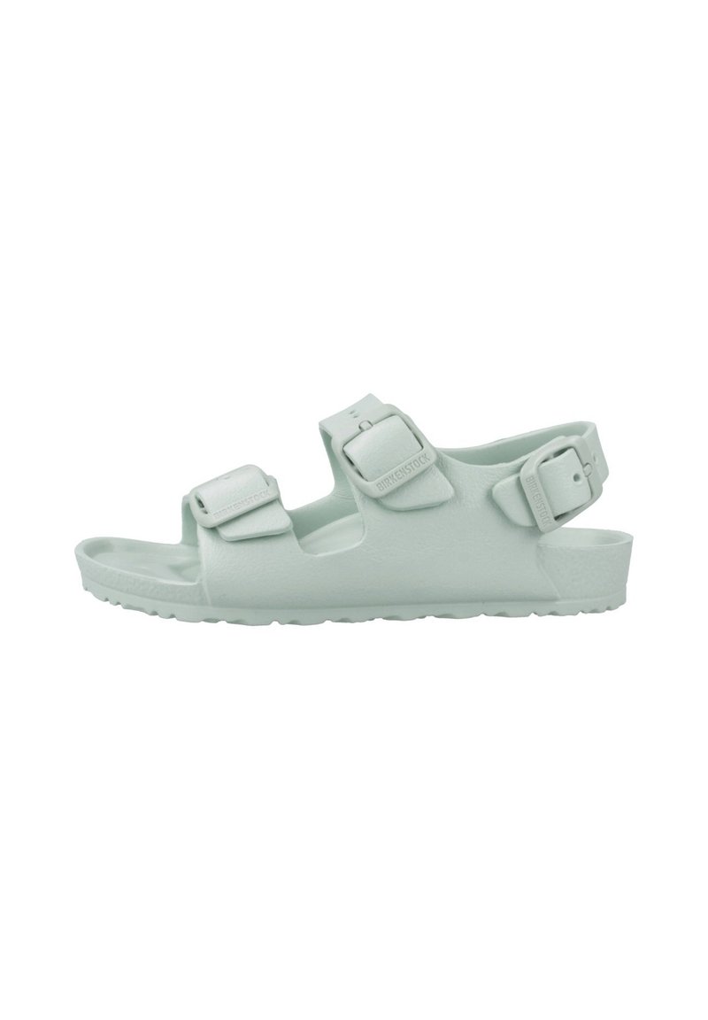 Ljusgrön, platt sandal i syntetmaterial med två justerbara remmar med spännen och en texturerad sula.