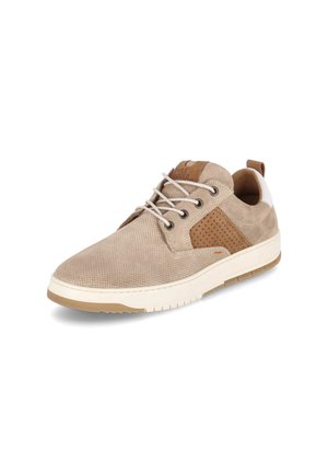 Beige Wildlederschuhe mit durchbrochenem Design, weißen Akzenten und hellbrauner Gummisohle. Sie verfügen über Schnürsenkel und eine Schlaufe am Fersenbereich.