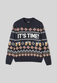 Pull en tricot bleu marine avec des motifs blancs, rouges et bruns, portant le texte "IL EST TEMPS !" et des chopes de bière sur un design géométrique.