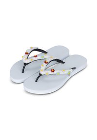 Des tongs avec une semelle gris clair, des sangles noires et des perles décoratives présentant des fleurs rouges et des accents bleus et jaunes sur la sangle.