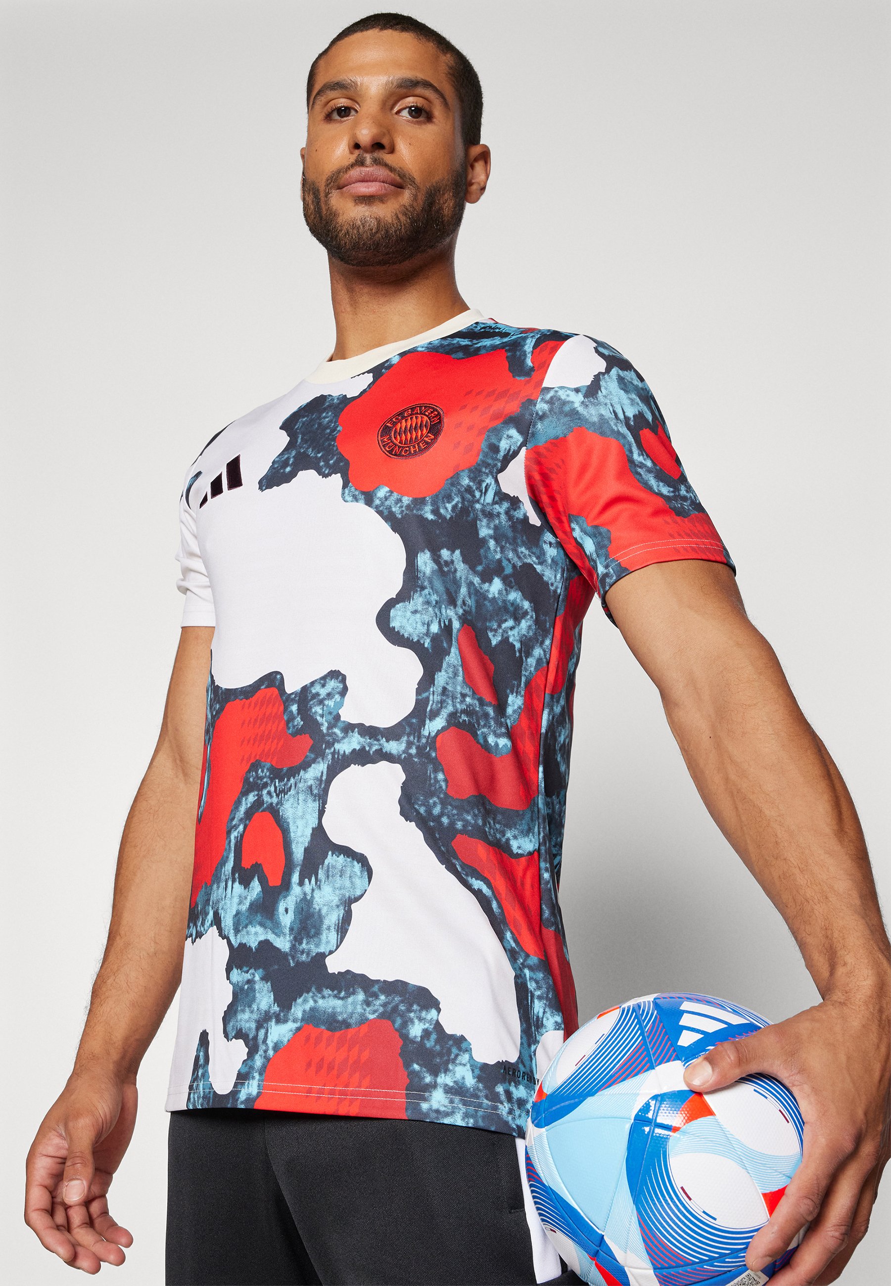 Bayern München adidas シャツ 赤青 726316ec475d.jpg?width=3840&