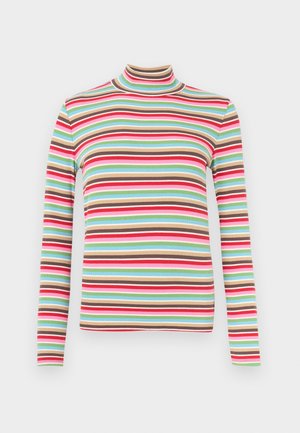 Top s dlhým rukávom a rolákom z rebrovanej látky, so striedavými horizontálnymi pásikmi v červenej, modrej, zelenej, hnedej a béžovej farbe.