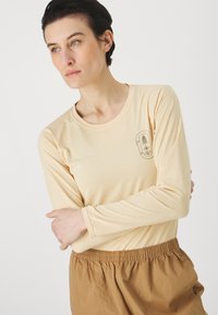 Patagonia DAILY GRAPHIC LANDS - Ilgarankovis viršutinės dalies drabužis - sandy melon
