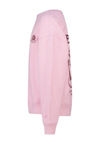 Pull en coton mélangé rose, avec un col rond, des poignets côtelés et un imprimé graphique sur le devant et la manche gauche.