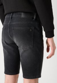 BOSS DELAWARE - Jeans slim fit - charcoal nine/nero denim