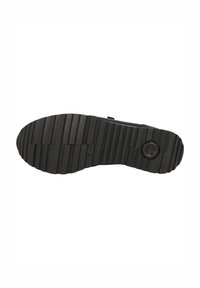 Semelle de chaussure en caoutchouc noir avec des motifs de crampons prononcés et des accents texturés. Dispose d'un logo imprimé et d'un détail de bouton circulaire.