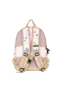 Roze rugzak met gaaspanelen, beige riemen en dierenprints. Bevat verstelbare schouderbanden en een voorzak met rits voor opbergruimte.
