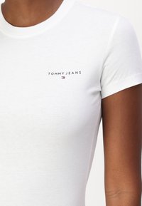 Tommy Jeans LINEAR TEE 2 PACK - Jednoduché tričko - ballet/white