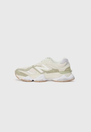 Trainers - garter snake