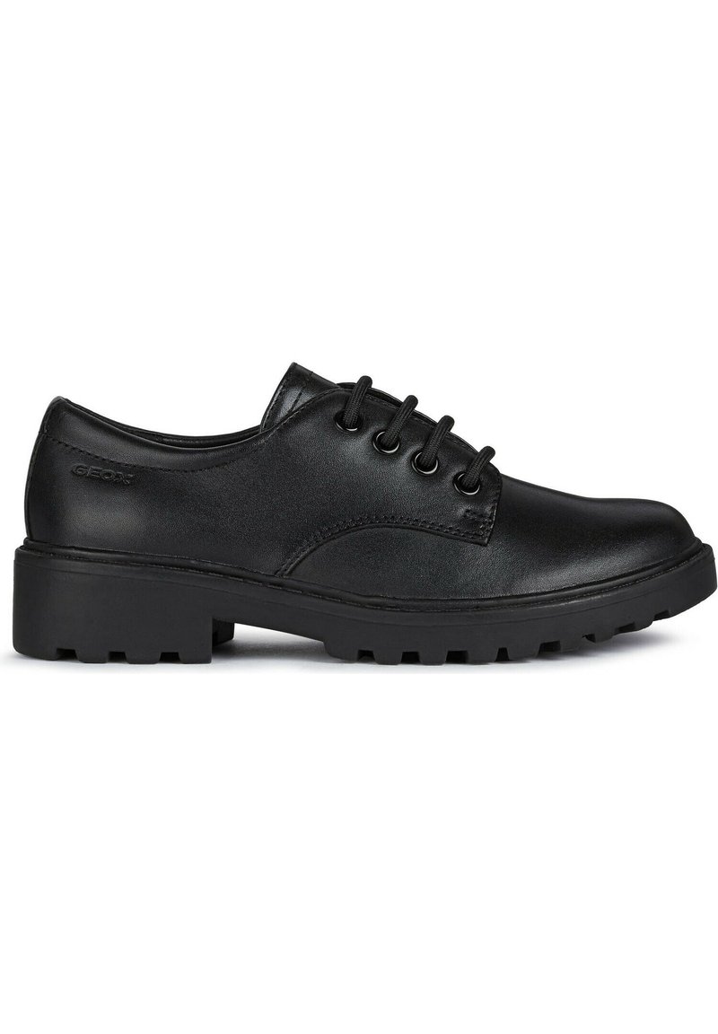 Scarpe in pelle nera con lacci, punta arrotondata, superficie texture e suola in gomma spessa con motivi di aderenza. Design elegante e resistente.