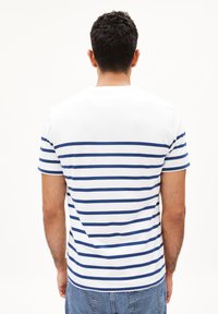 ARMEDANGELS AADROS STRIPES - T-Shirt print - white faded indigo
