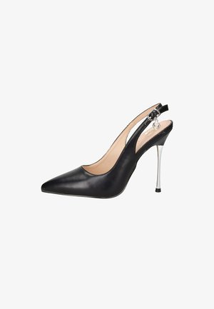 Décolleté slingback in pelle nera con punta a punta, tacco a stiletto argentato e fibbia alla caviglia con dettaglio charm.