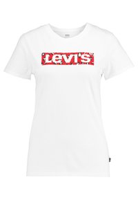 T-shirt bianco a maniche corte con una grafica rossa a forma di rettangolo, con stampa leopardata in bianco e nero e il testo "Levi's" in caratteri bianchi.