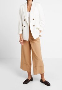 Rosemunde Linne - off-white