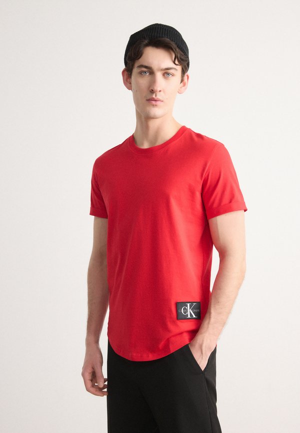 BADGE TURN UP SLEEVE - Basic T-shirt - candy apple