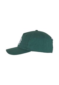 Cappello verde con design strutturato, dotato di visiera piatta e logo bianco ricamato sul fronte. Tessuto testurizzato con fori di ventilazione.