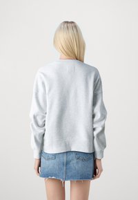 Abercrombie & Fitch Logo Crew Sweatshirt - Ikdienas džemperis - grey heather